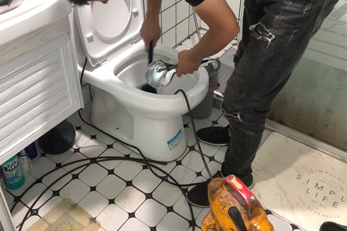 古冶马桶堵塞自己疏通还是找师傅?专业上门服务让你省时更省心